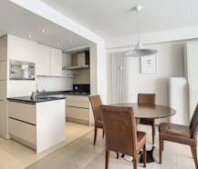 Luxueus zonnig 2-slaapkamer appartement te huur!