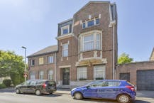 Ruim authentiek en te renoveren herenhuis in Terhagen