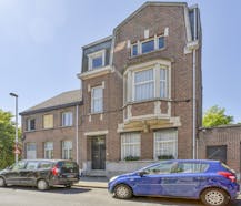 Ruim authentiek en te renoveren herenhuis in Terhagen
