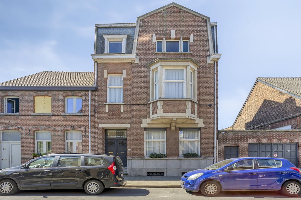 Ruim authentiek en te renoveren herenhuis in Terhagen