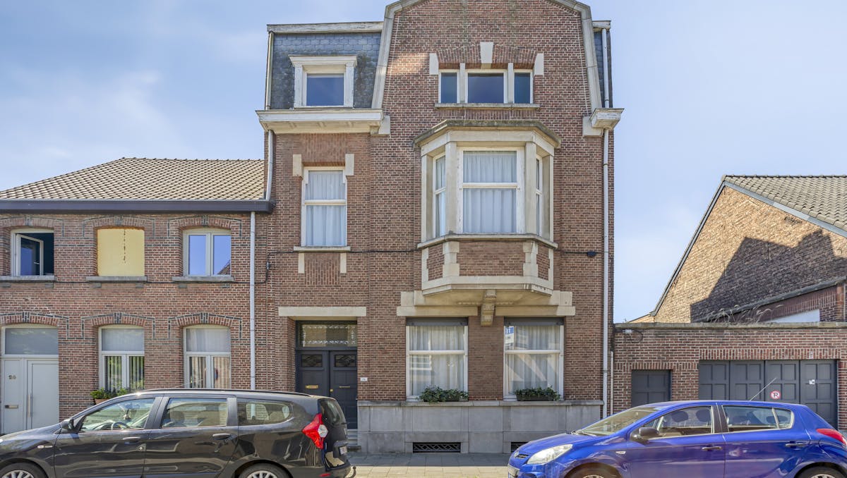 Ruim authentiek en te renoveren herenhuis in Terhagen