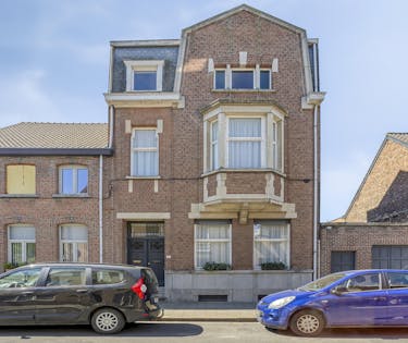 Ruim authentiek en te renoveren herenhuis in Terhagen