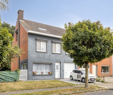 Halfopen huis te koop in Ieper met 4 kamers, tuin en garage