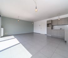 Appartement met 2 slaapkamers en parking te Veurne.