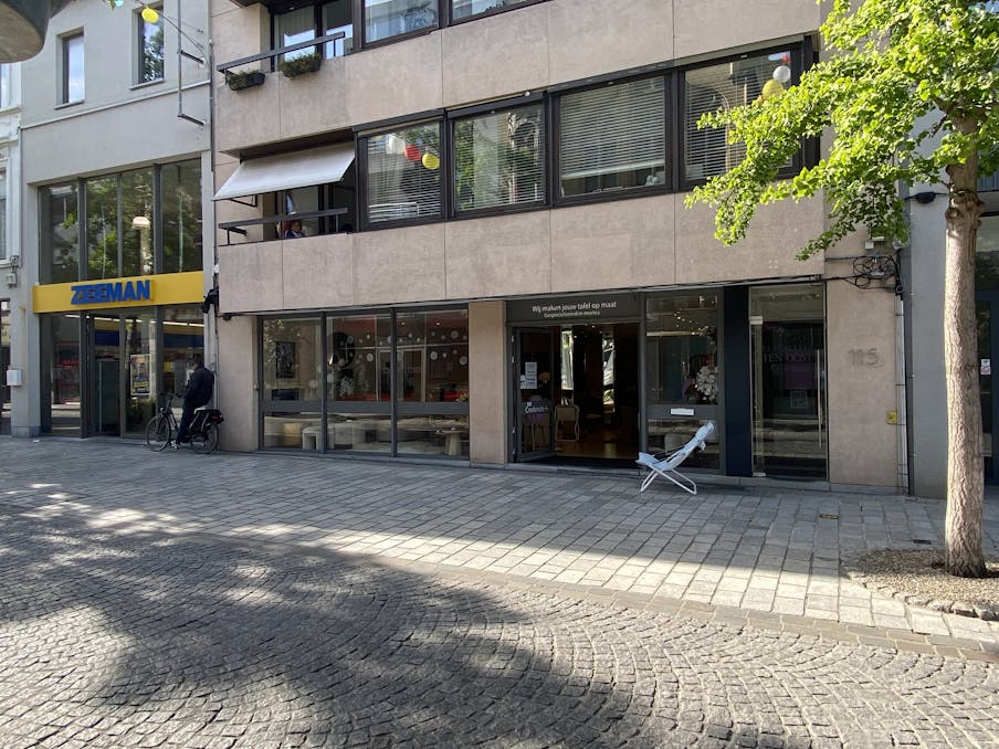 Rez-de-chaussée commercial dans l'Ooststraat à Roeselare