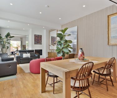 Ruim 2 slaapkamer appartement te koop in Koekelberg!