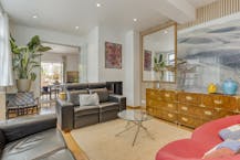 Spacious 2-bedroom apartment for sale in Koekelberg!