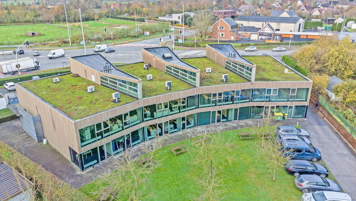 Kantoorgebouw te koop op zichtlocatie in Roeselare