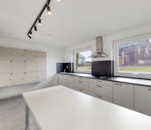 Opbrengsteigendom met 9 studentenkamers en duplex-appartement te Hasselt