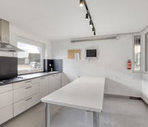 Opbrengsteigendom met 9 studentenkamers en duplex-appartement te Hasselt