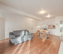 Instapklaar gelijkvloersappartement met één slaapkamer.