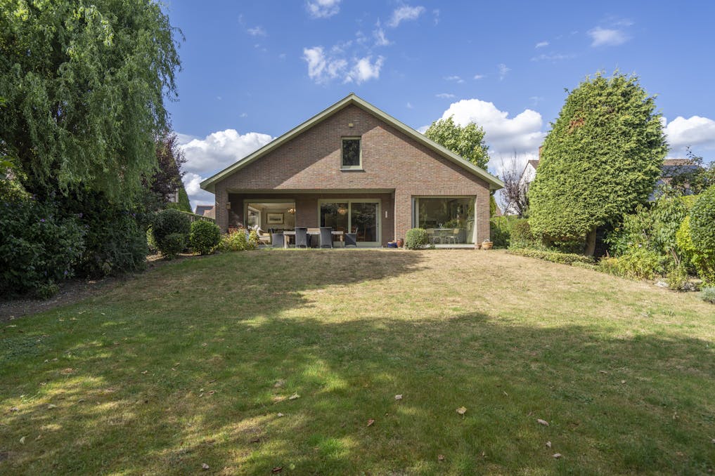 Statige villa met 4 slaapkamers te koop in Wevelgem