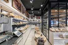 Goed draaiende delicatessen zaak te huur te Sint-Idesbald.