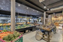 Goed draaiende delicatessen zaak te huur te Sint-Idesbald.