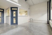 Bedrijfsgebouw (ca. 375 m²) te huur in Aalter