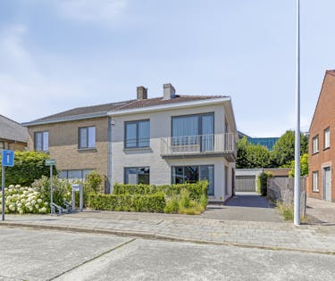 Unieke woning met appartement en 3 studentenkamers in Sint-Michiels