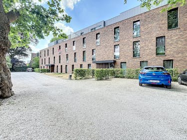 Stijlvol appartement met 2 slaapkamers en 2 autostaanplaatsen