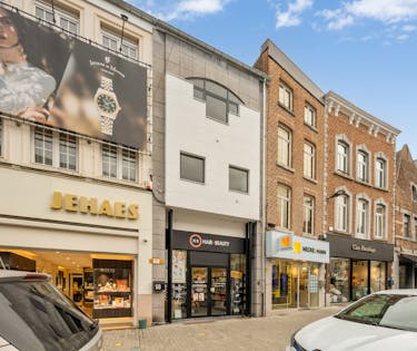 HANDELSPAND (221m2) OP TOPLOCATIE IN SINT-TRUIDEN CENTRUM
