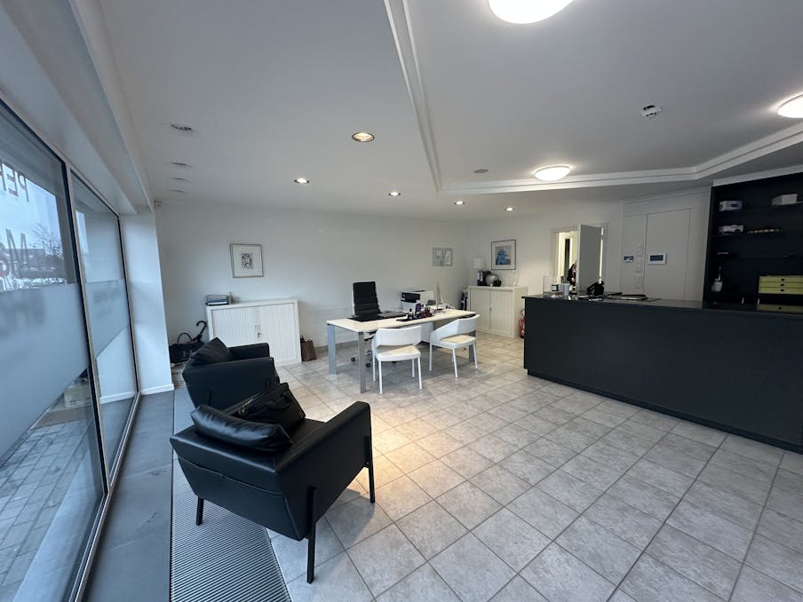 Instapklare kantoor- of handelsruimte van ca. 60 m² op toplocatie in Kermt