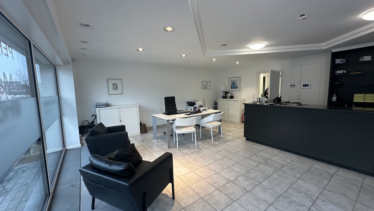 Instapklare kantoor- of handelsruimte van ca. 60 m² op toplocatie in Kermt