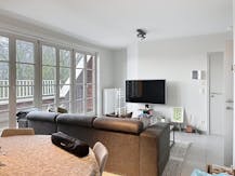 Modern duplex appartement met 2 slaapkamers en dubbele garage te huur