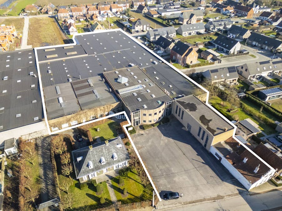 Bedrijfsgebouw te koop in Deerlijk