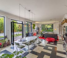 Riante architectenwoning met 6 slaapkamers te koop in Zedelgem
