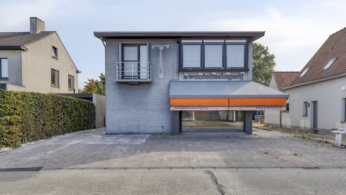 Woning met handelsruimte (ca. 305 m²) te koop in Lochristi
