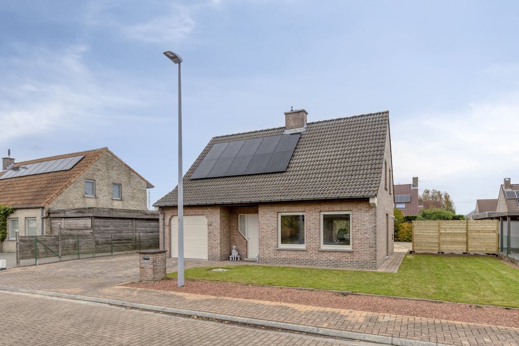 Alleenstaand huis met 4 kamers te koop in Wielsbeke