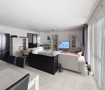 Verzorgd appartement met 3 slaapkamers en garage te huur in Veurne